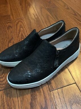 Naturalizer Hawthorn Slip-On Zip Sneaker black snake-embossed leather Size 8